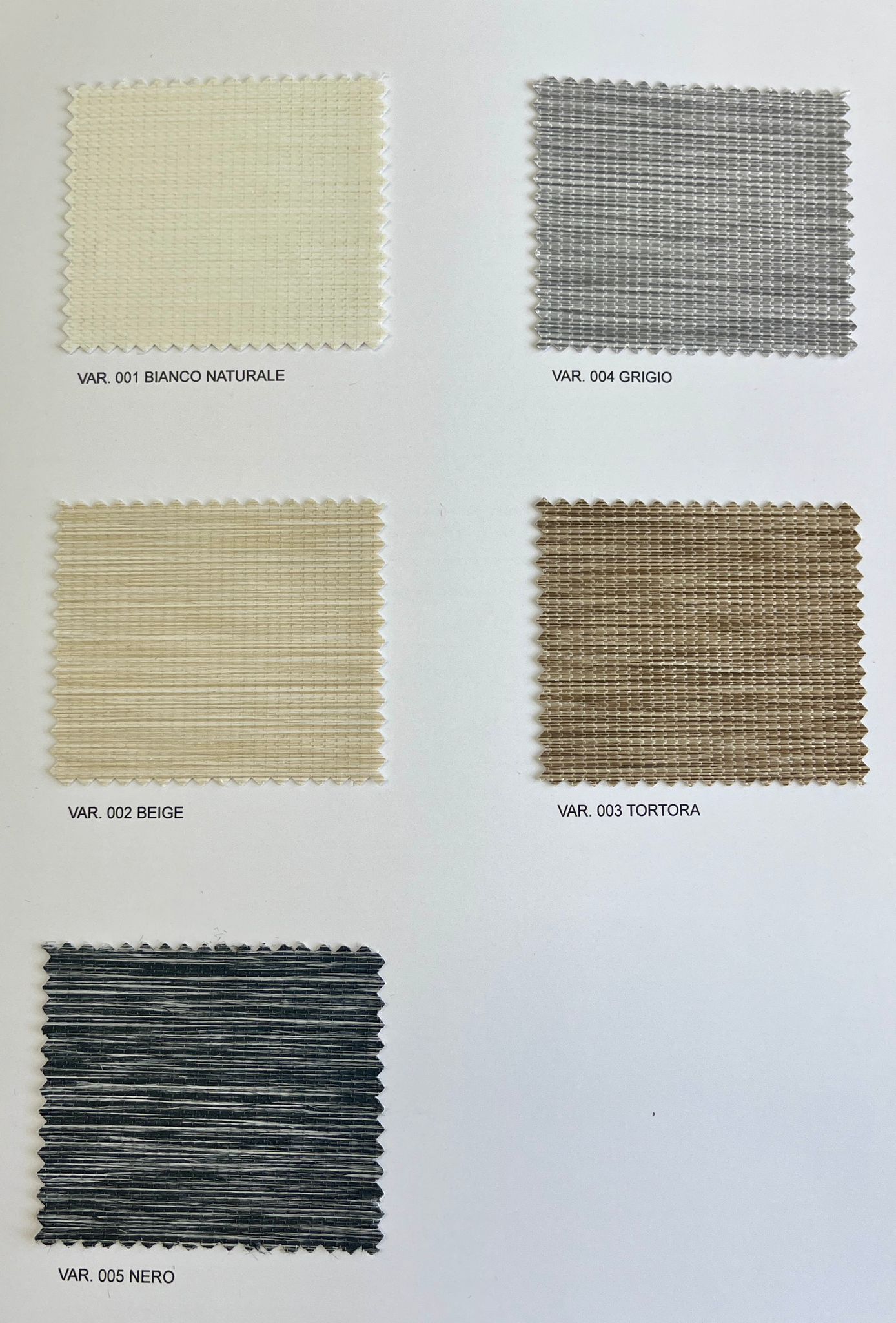 Tenda a rullo oscurante con tessuto Black-out tipo Dimout Easy Clean con cassonetto mis. 160x300cm